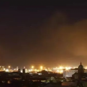 马尼拉市大火！1死4伤2500人无家可归